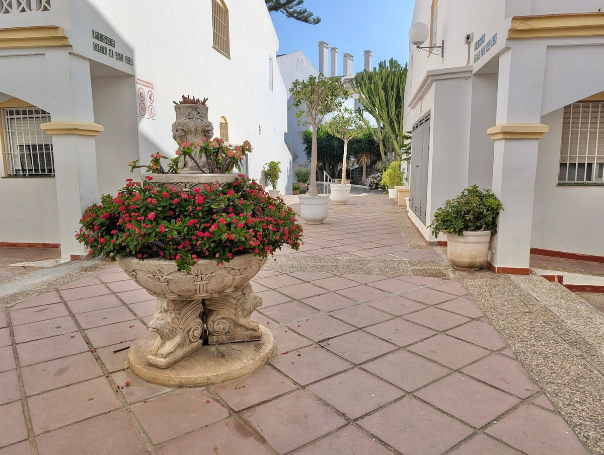 Piso de 3 Dormitorios en venta en Calahonda