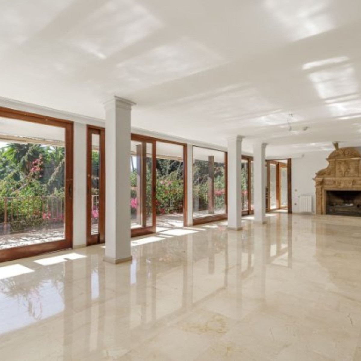 Casa de 8 Dormitorios y 6 Baños en venta en Milla de Oro, Marbella