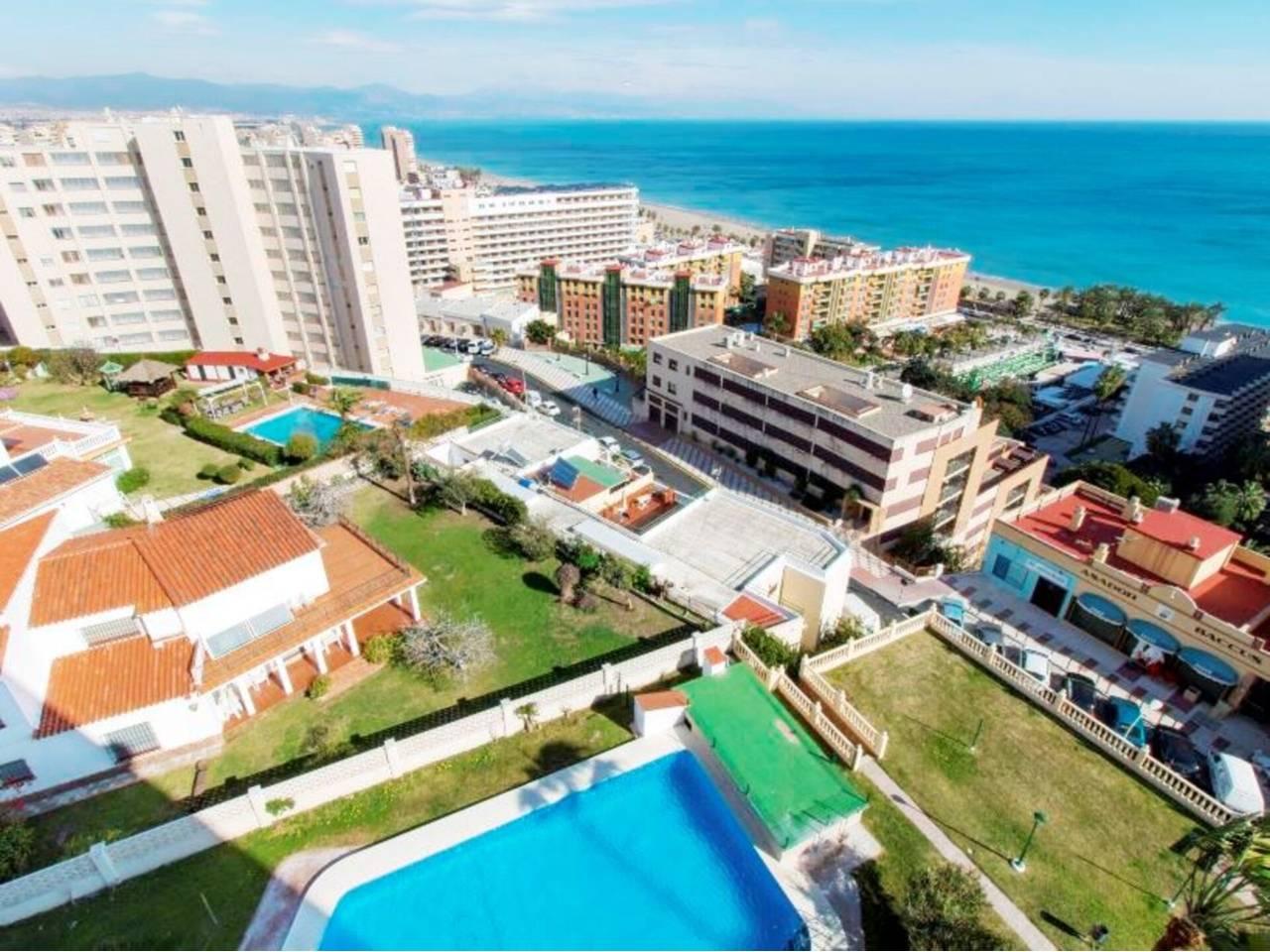 2 Bed - Apartment Holiday Rental in El Bajondilo, Torremolinos