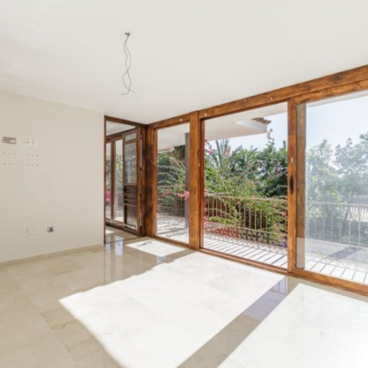 Casa de 8 Dormitorios y 6 Baños en venta en Milla de Oro, Marbella