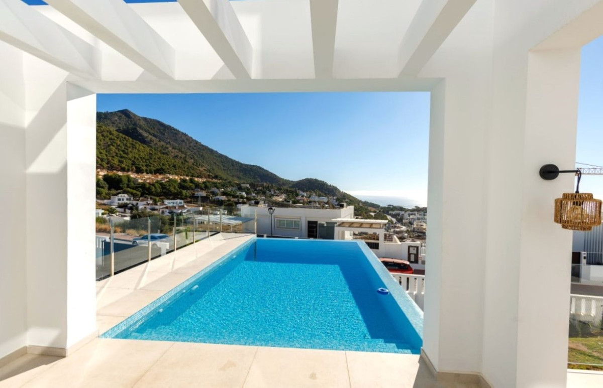 4 спални - Вила за продажба в Benalmadena