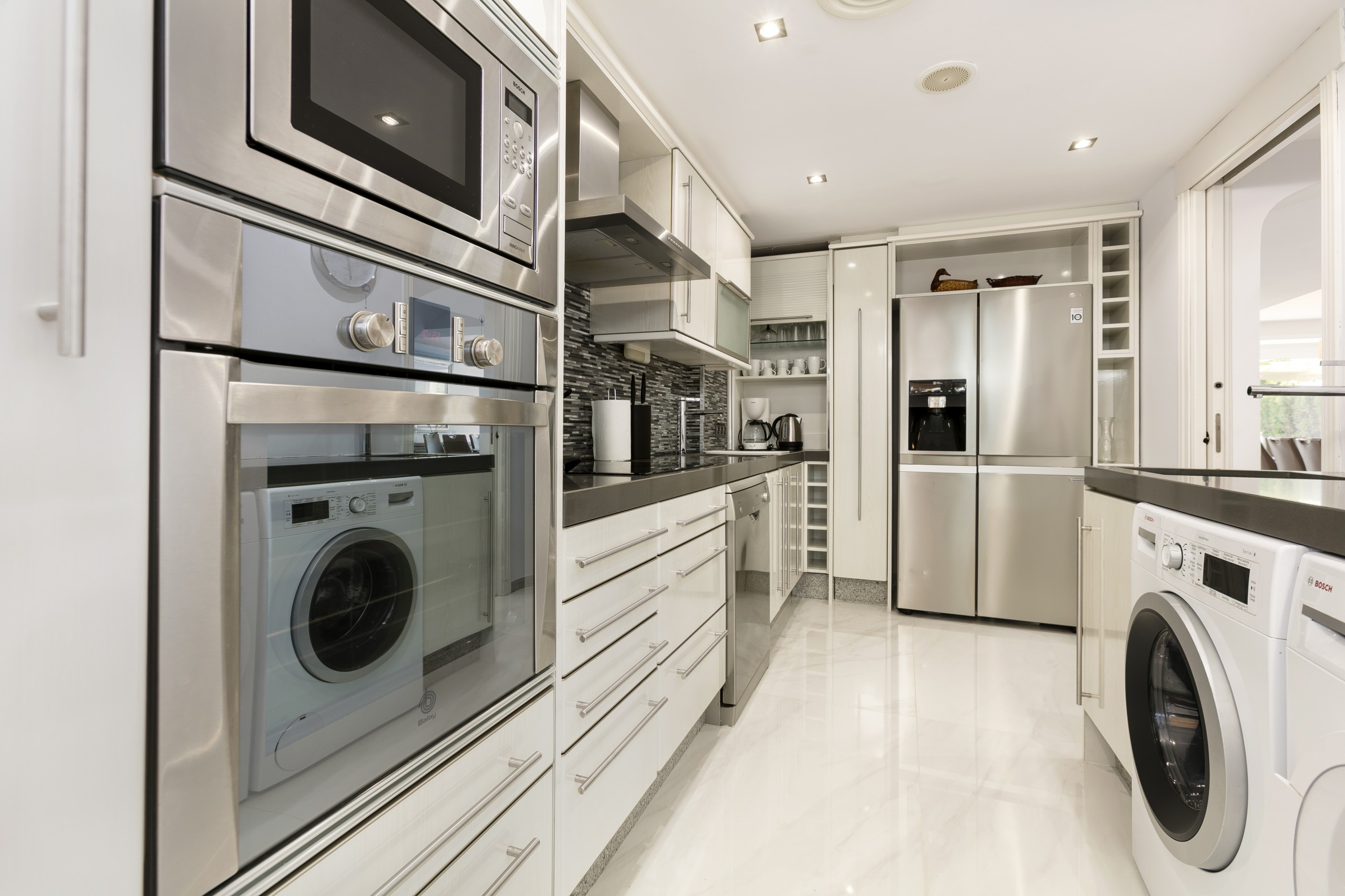 Casa Adosada de 5 Dormitorios y 4 Baños en alquiler vacacional en Milla de Oro, Marbella