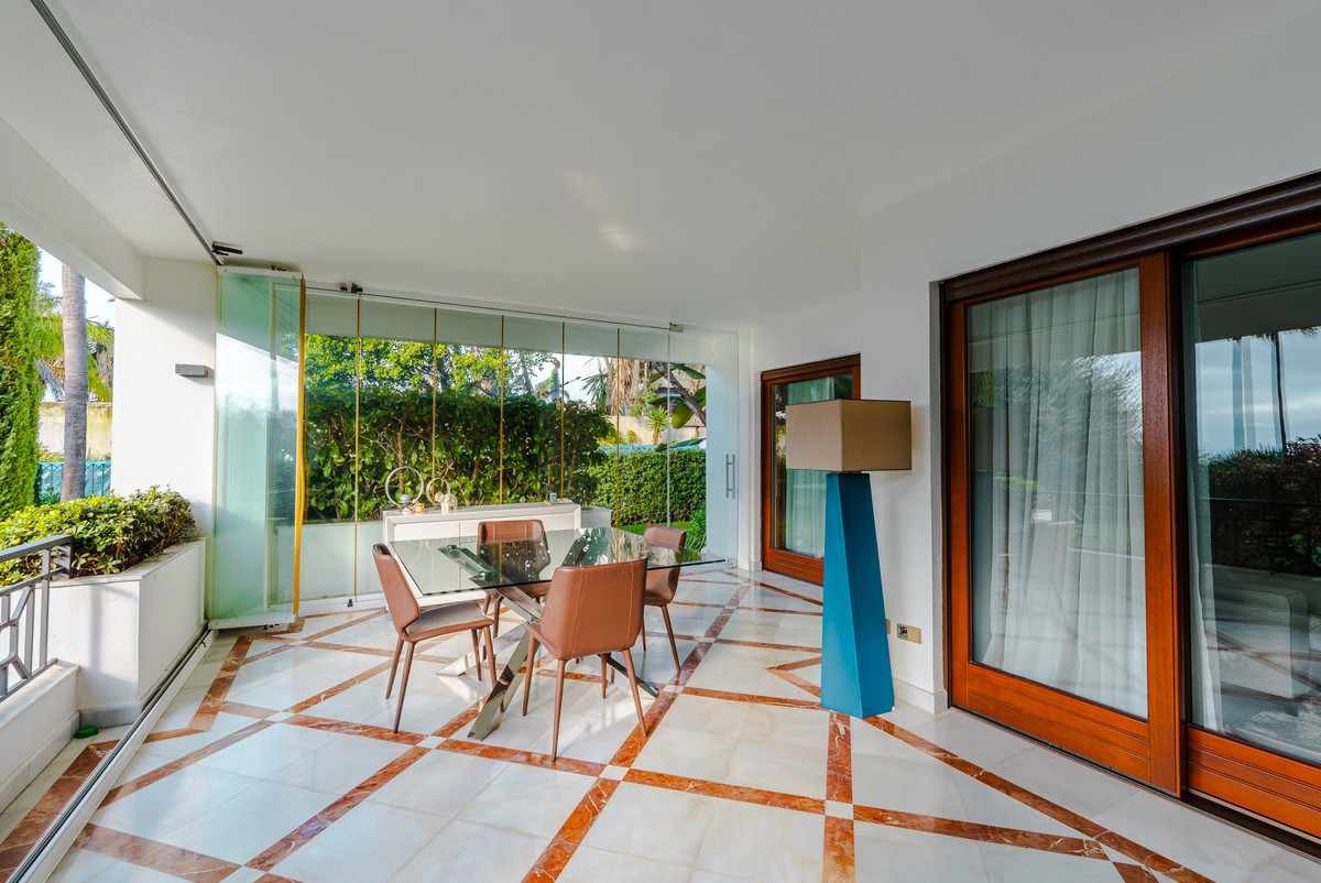 Piso de 3 Dormitorios y 3 Baños en venta en Estepona