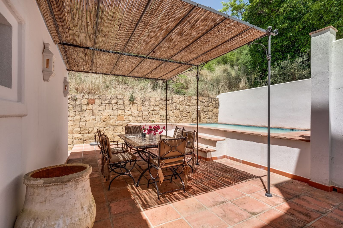 Piso de 2 Dormitorios y 2 Baños en venta en La Zagaleta, Benahavís