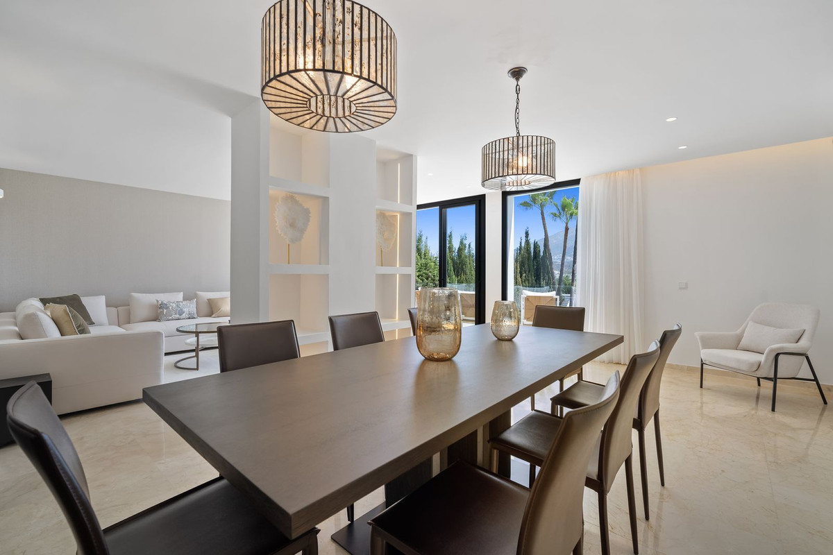 Casa de 5 Dormitorios en alquiler en Nueva Andalucía, Marbella