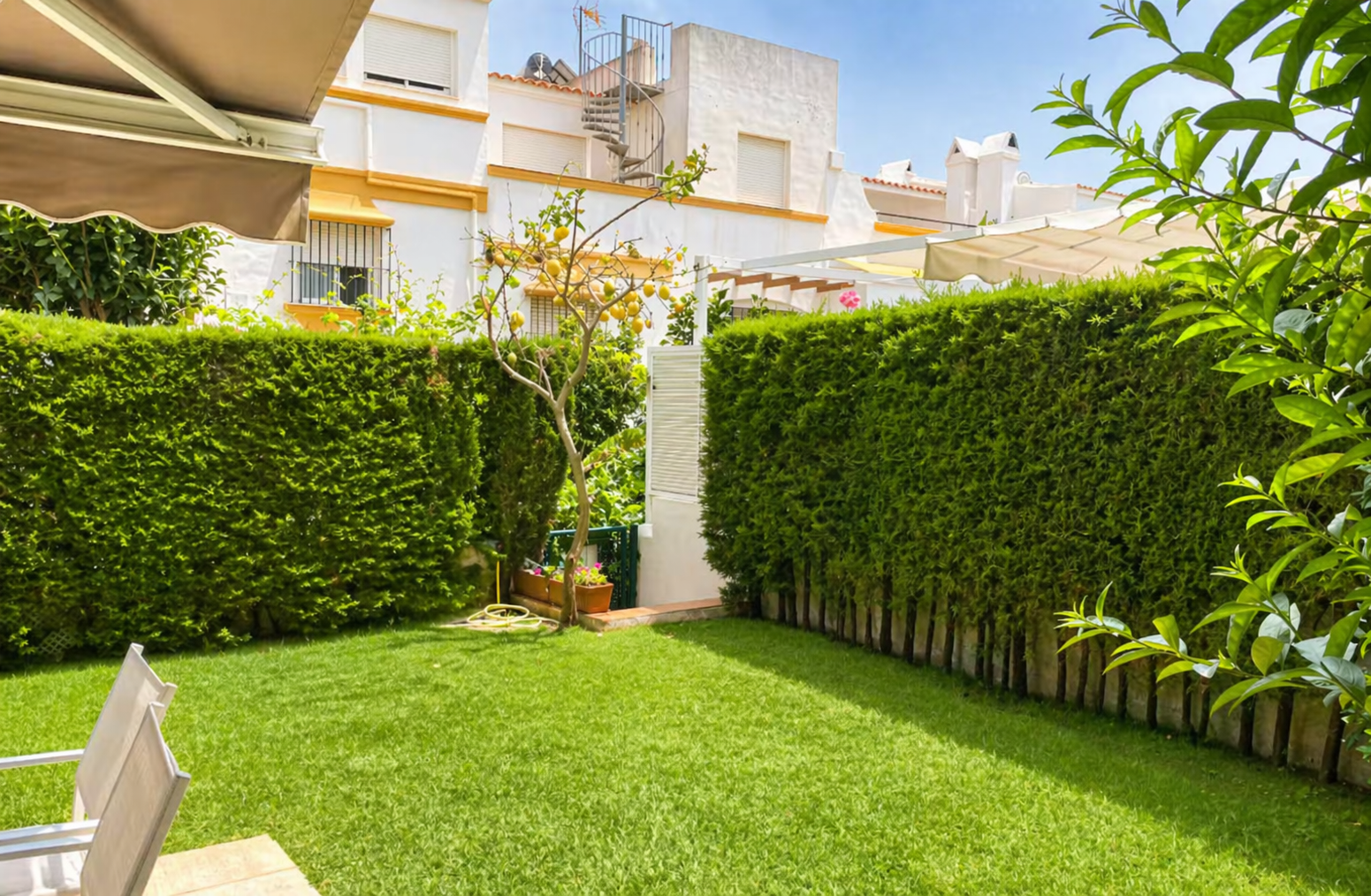 Casa Adosada de 6 Dormitorios y 4 Baños en venta en Milla de Oro, Marbella
