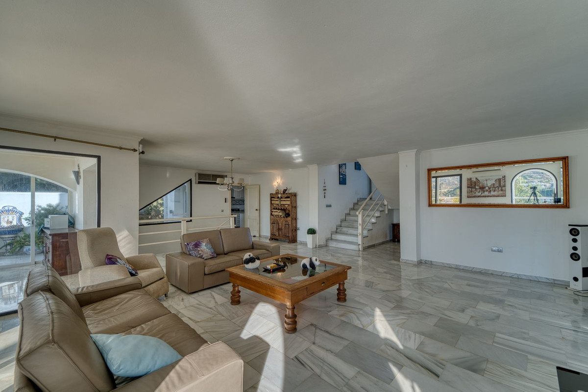 Casa de 4 Dormitorios y 3 Baños en venta en Nueva Andalucía, Marbella
