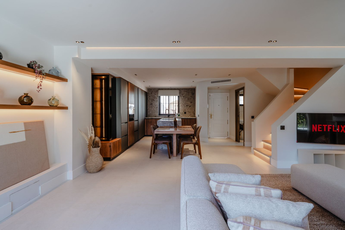 4 спални, 5 бани - Редова къща за продажба в San Pedro de Alcántara