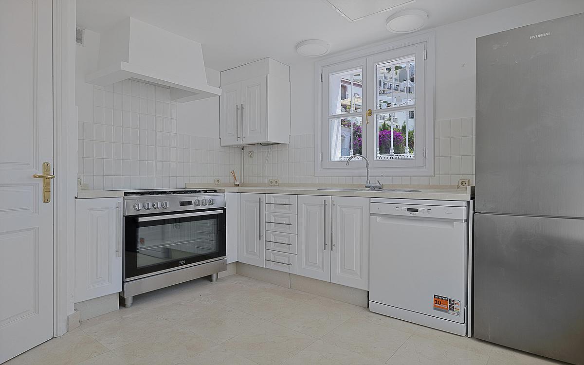 Casa Adosada de 3 Dormitorios y 2 Baños en venta en Benahavís
