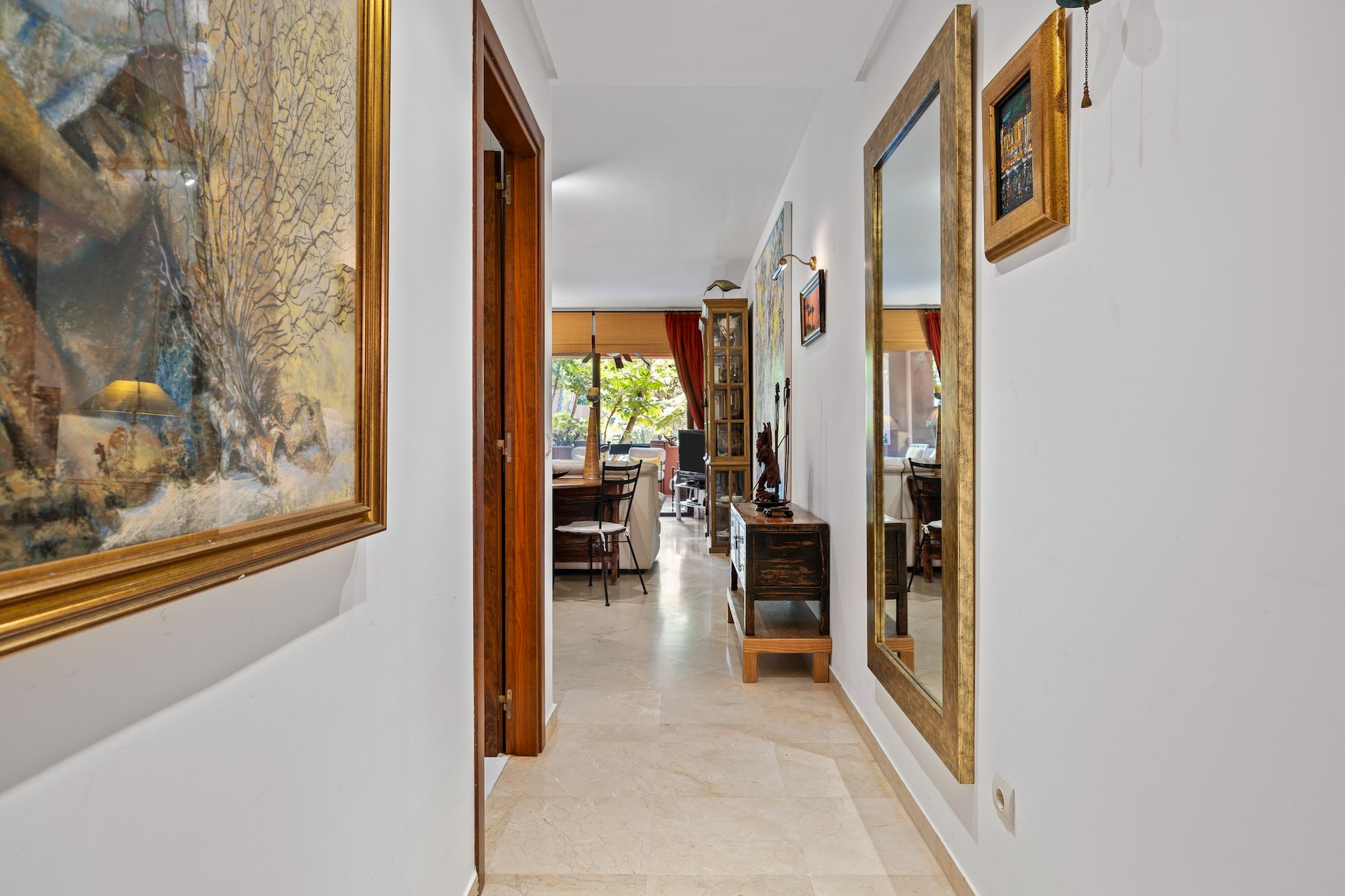 Piso de 3 Dormitorios y 2 Baños en venta en Marbella