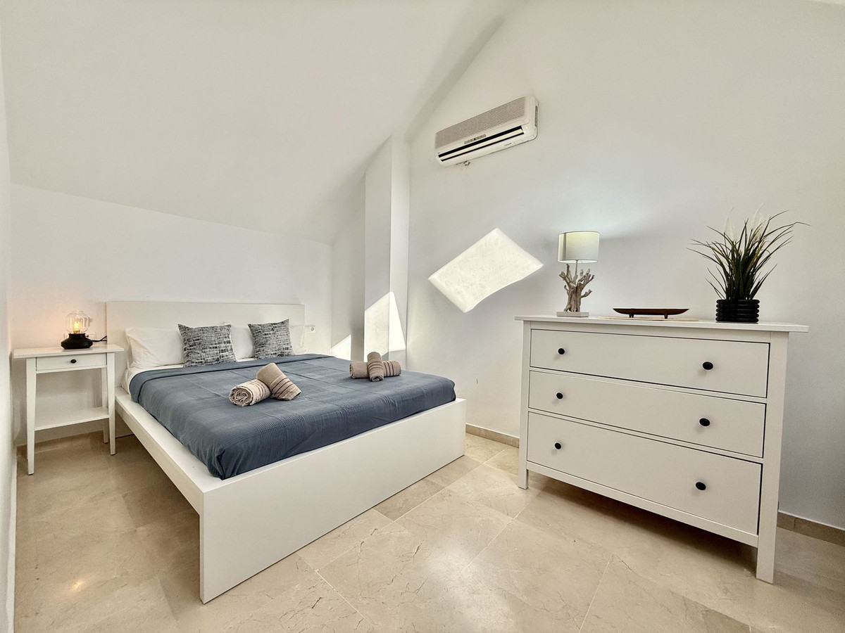 Casa Adosada de 3 Dormitorios y 2 Baños en alquiler vacacional en Nueva Andalucía, Marbella