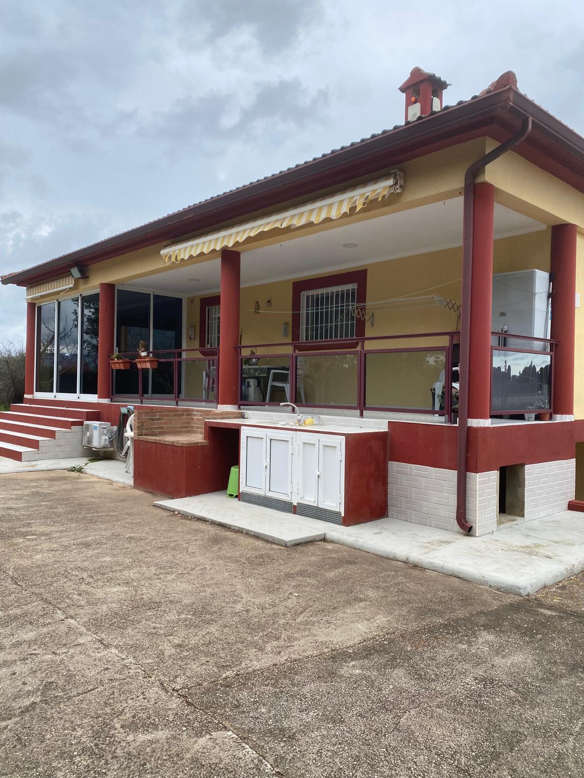 Finca de 4 Dormitorios en venta en Dénia