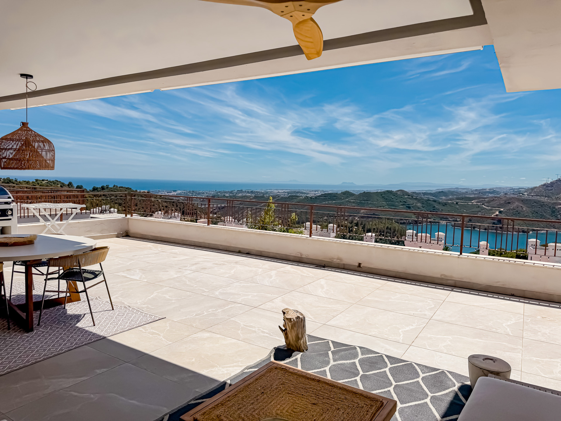 Piso de 3 Dormitorios y 2 Baños en venta en Istán