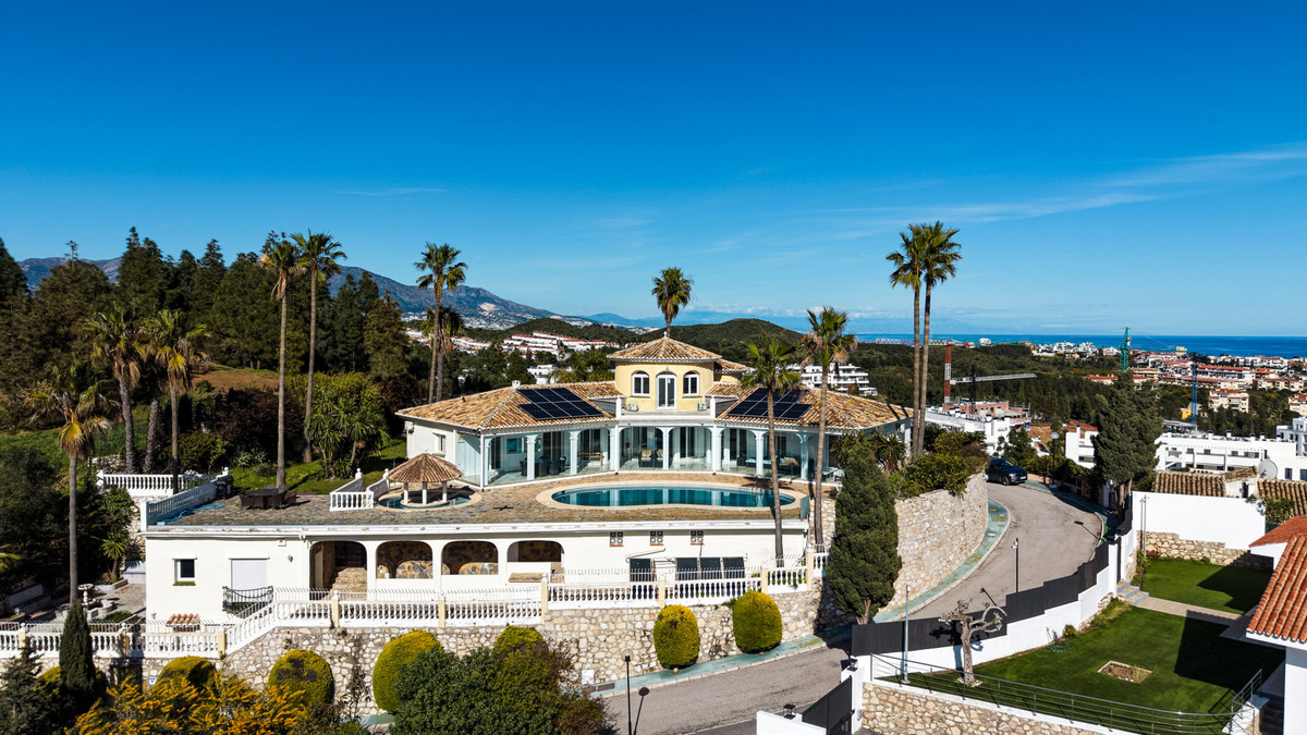 Casa de 5 Dormitorios y 4 Baños en venta en La Cala de Mijas