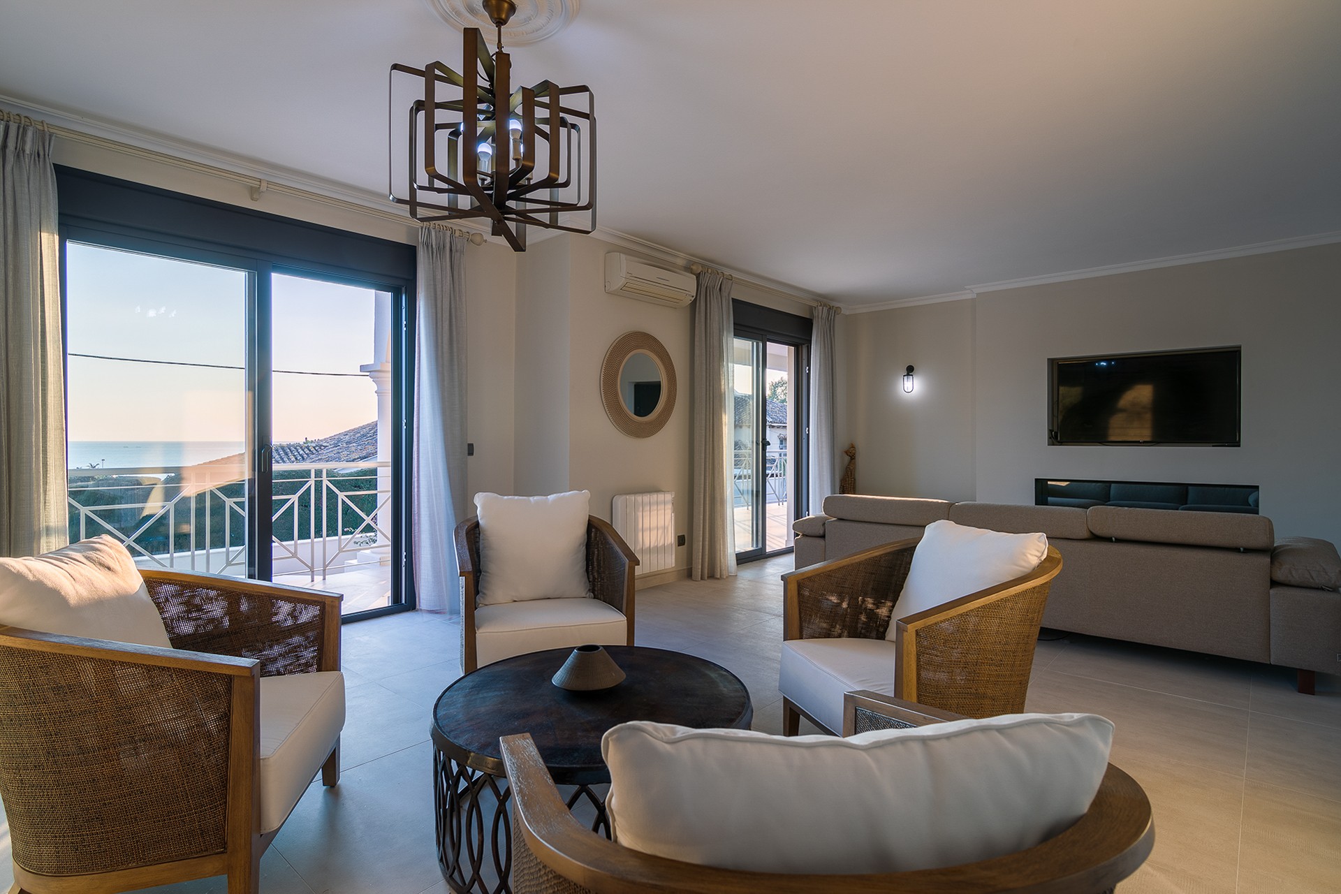 Casa de 5 Dormitorios y 5 Baños en venta en Río Real, Marbella