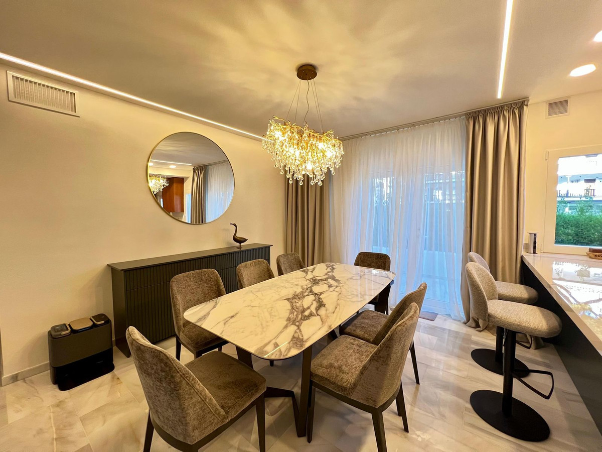 Piso de 3 Dormitorios y 2 Baños en alquiler vacacional en Milla de Oro, Marbella