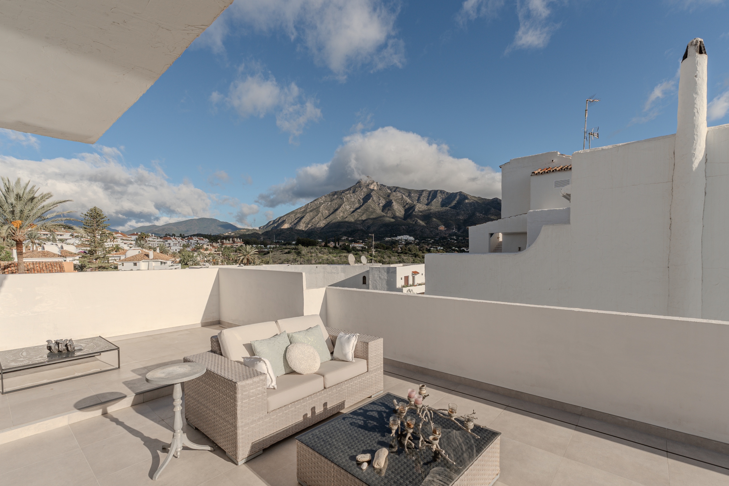 Piso de 2 Dormitorios y 2 Baños en venta en Milla de Oro, Marbella
