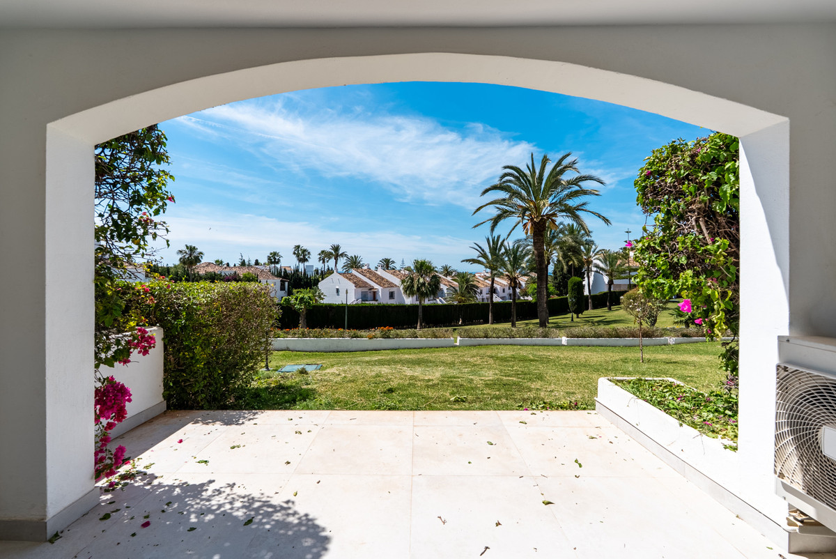 Piso de 3 Dormitorios en venta en Nueva Andalucía, Marbella