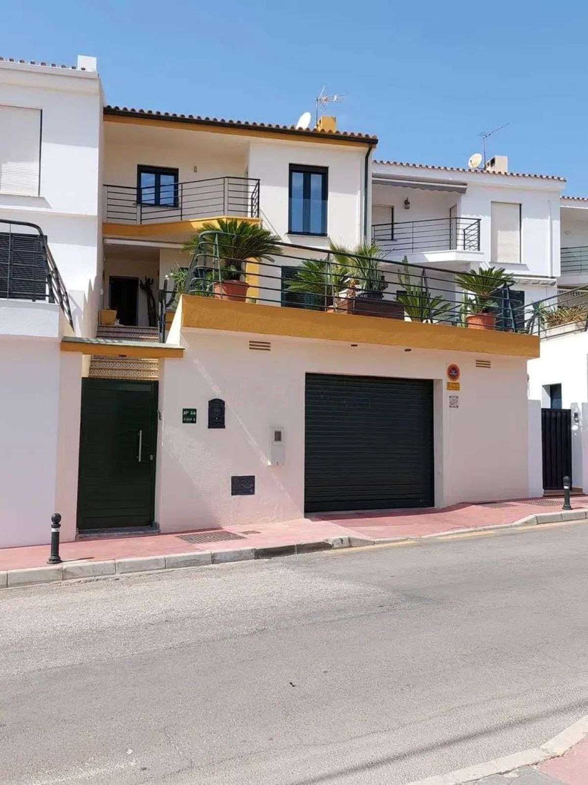 Casa Adosada de 3 Dormitorios en venta en Benalmádena