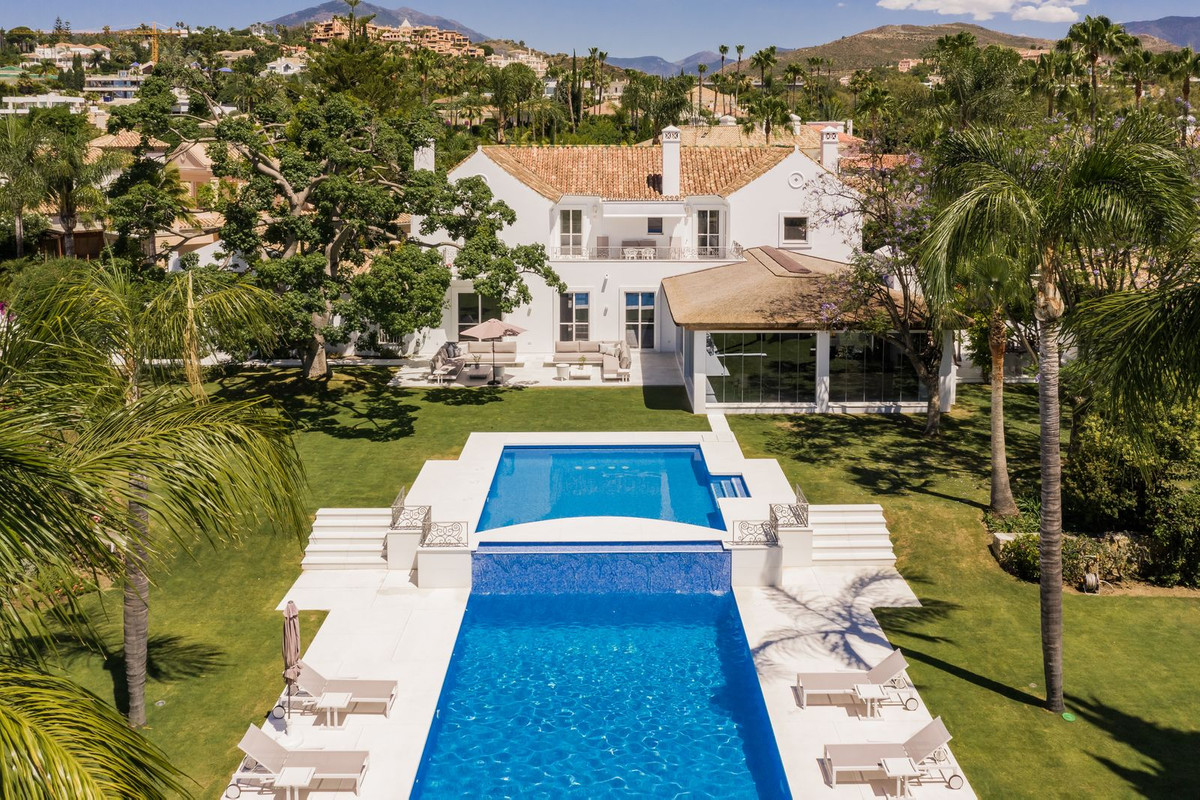 6 спални, 6 бани - Вила за продажба в Nueva Andalucia, Marbella