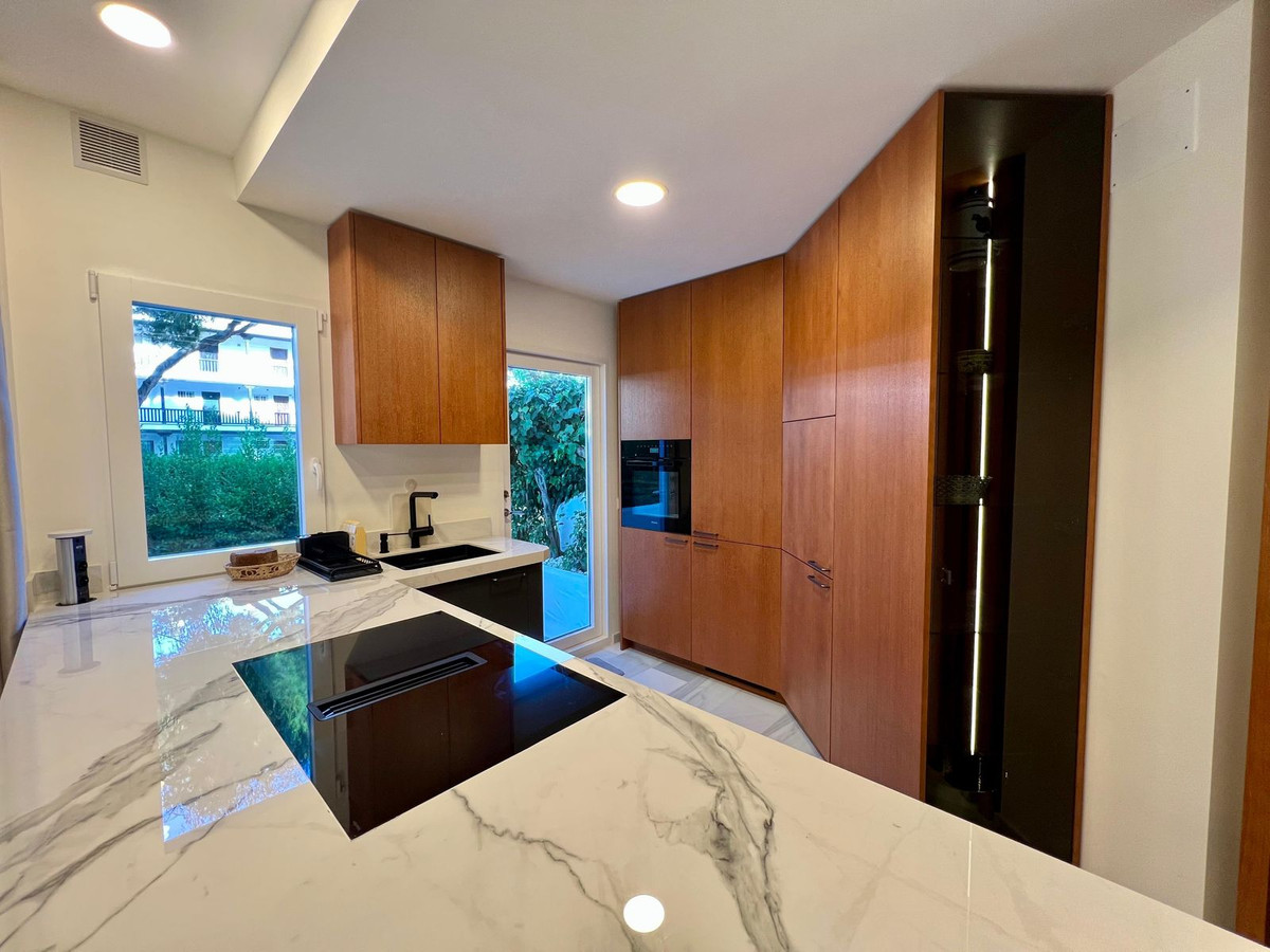 Piso de 3 Dormitorios y 2 Baños en alquiler vacacional en Milla de Oro, Marbella