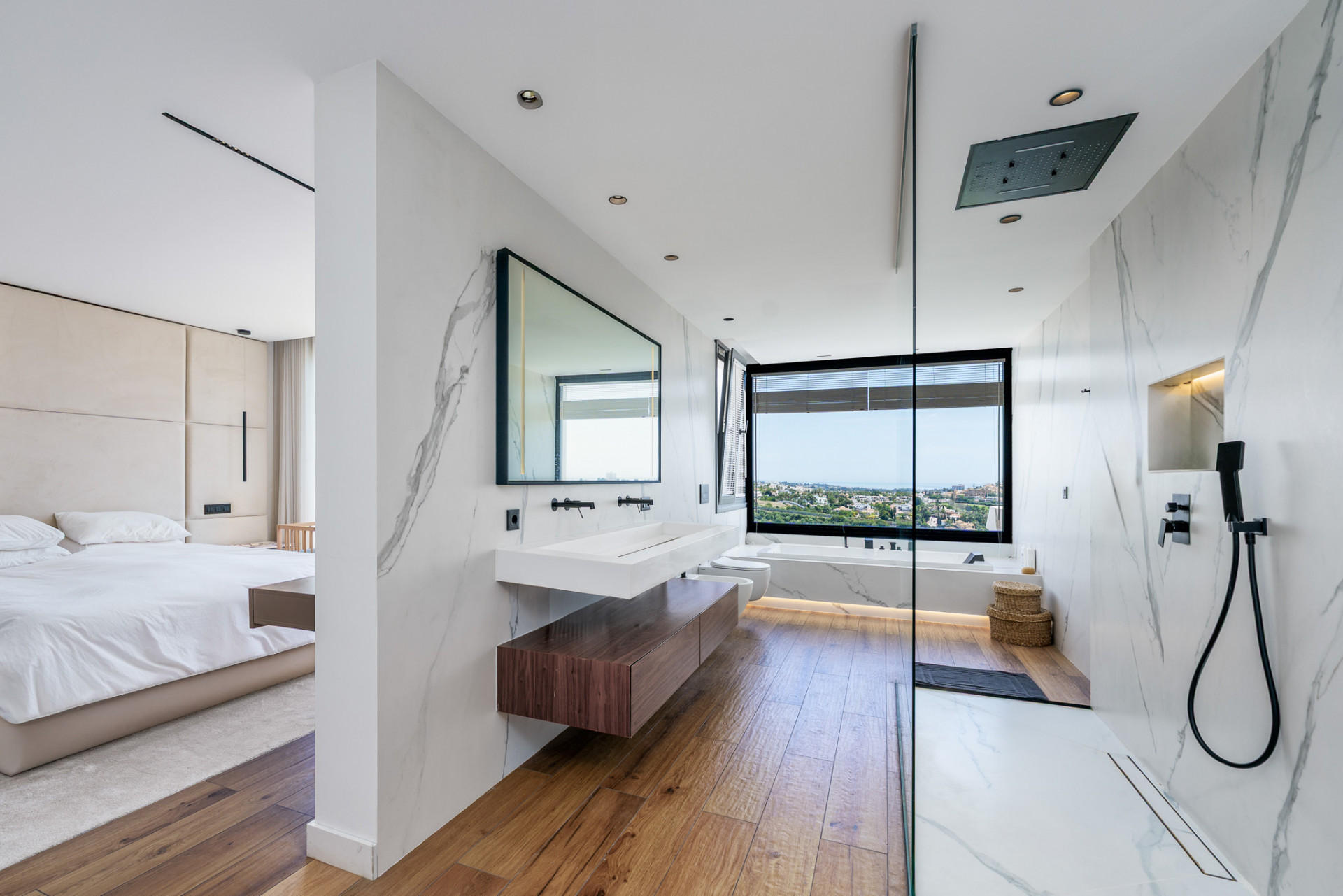 Casa Adosada de 4 Dormitorios y 5 Baños en venta en La Quinta, Benahavís
