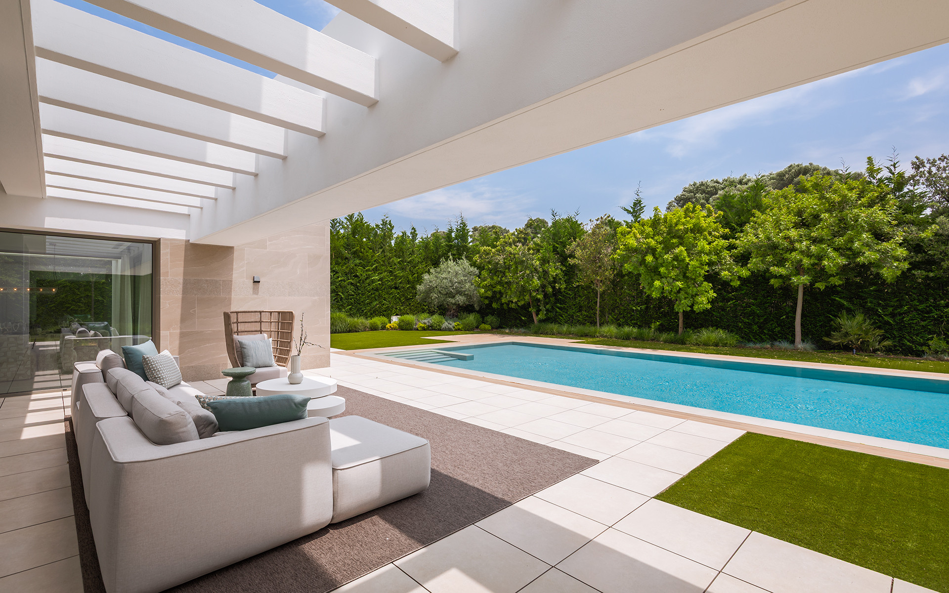 5 спални - Вила за продажба в El Paraiso, Estepona