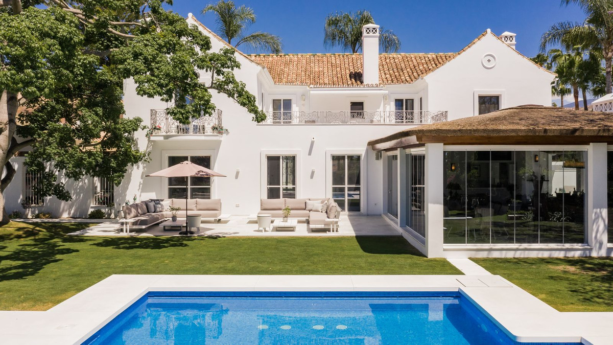6 спални, 6 бани - Вила за продажба в Nueva Andalucia, Marbella