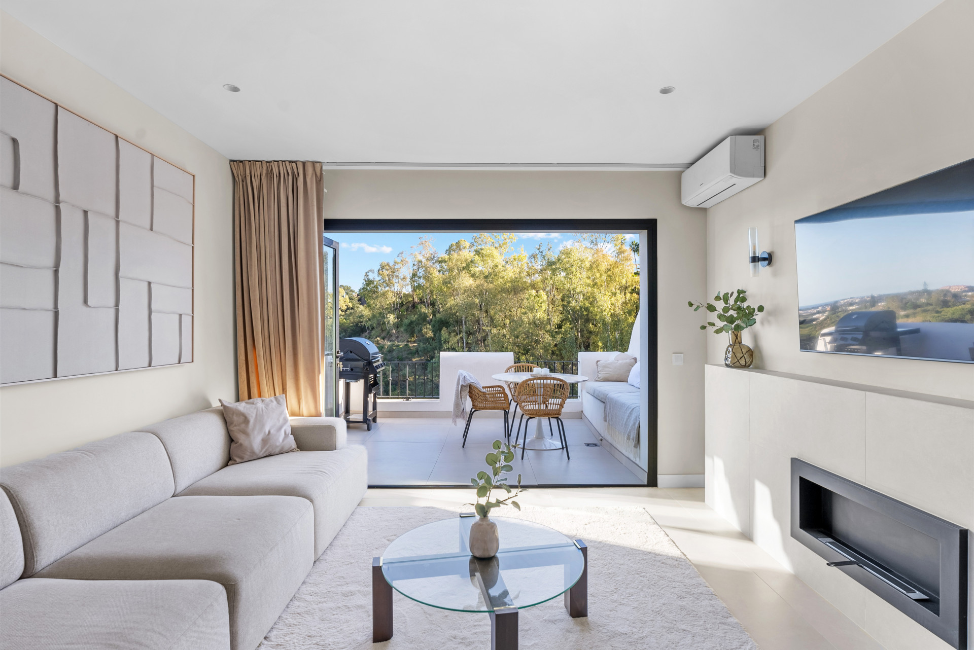 Piso de 3 Dormitorios y 2 Baños en venta en Los Almendros, Benahavís