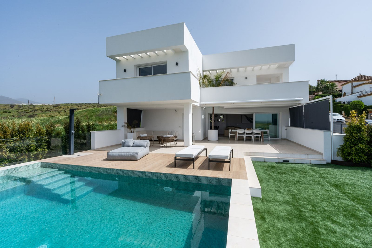 3 спални - Вила за продажба в Estepona