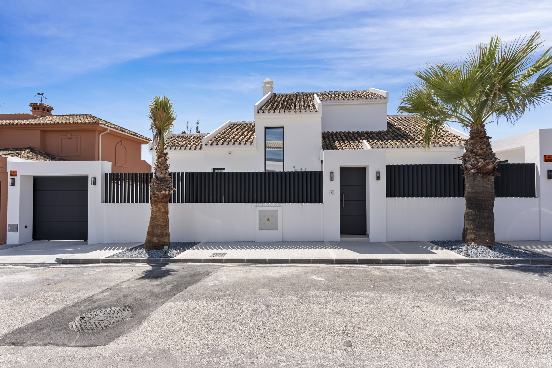 Casa de 5 Dormitorios y 5 Baños en alquiler vacacional en El Rosario, Marbella