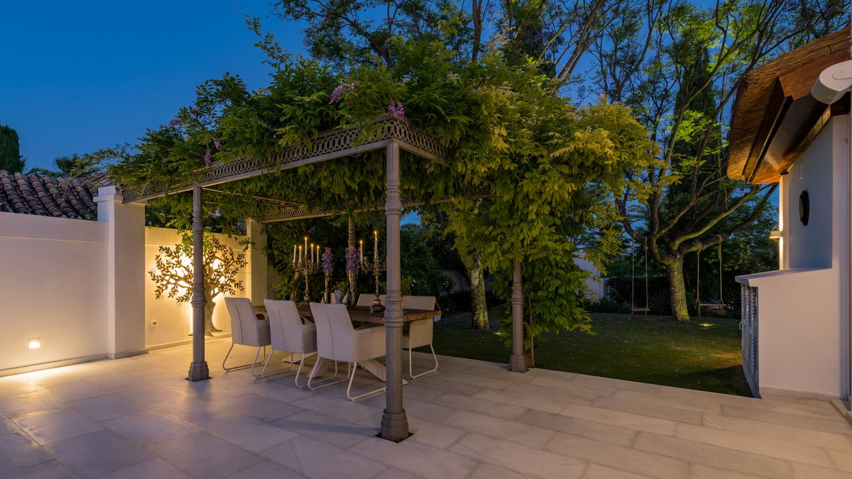 6 спални, 6 бани - Вила за продажба в Nueva Andalucia, Marbella