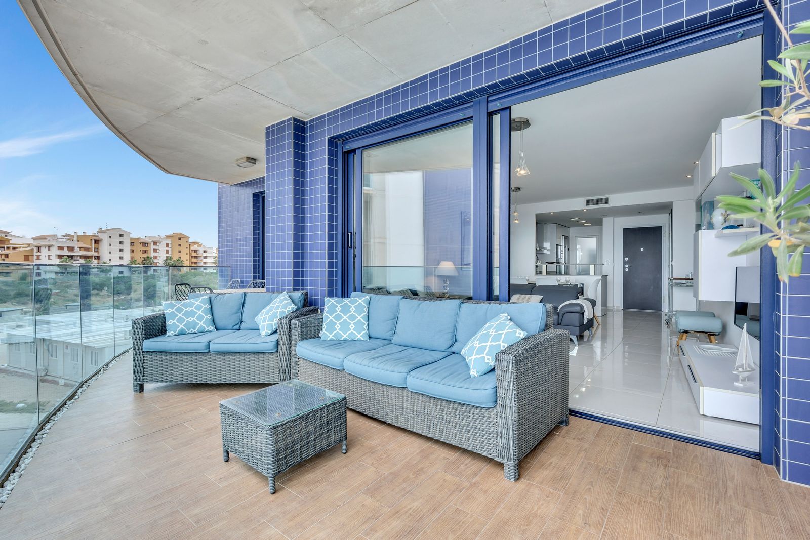 Piso de 3 Dormitorios en venta en Punta Prima, Orihuela Costa