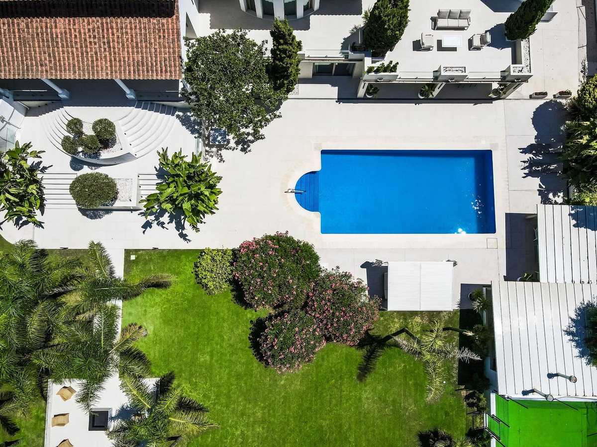 Casa de 6 Dormitorios y 11 Baños en venta en Guadalmina Baja, San Pedro de Alcántara