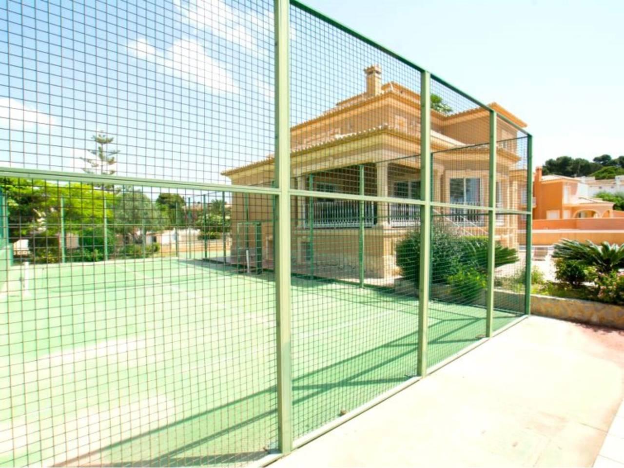 Casa Adosada de 8 Dormitorios y 6 Baños en alquiler vacacional en Calp