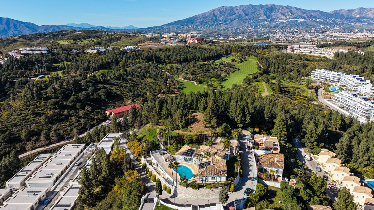Casa de 5 Dormitorios y 4 Baños en venta en La Cala de Mijas