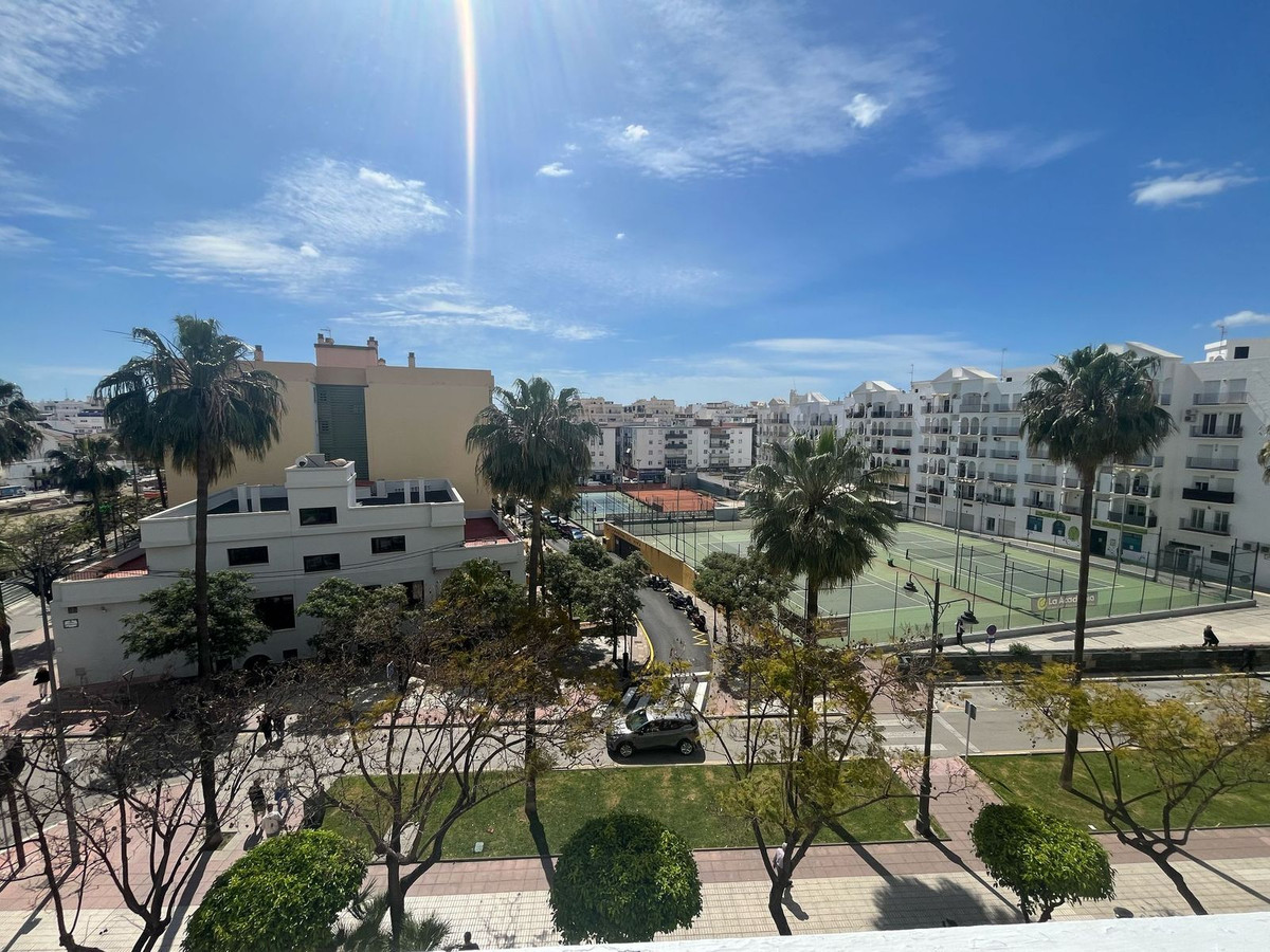 Piso de 3 Dormitorios en venta en Estepona