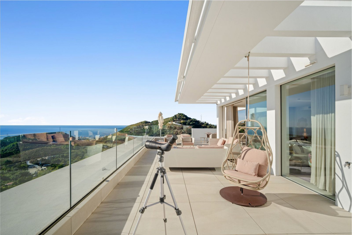 Ático de 3 Dormitorios y 4 Baños en venta en Marbella