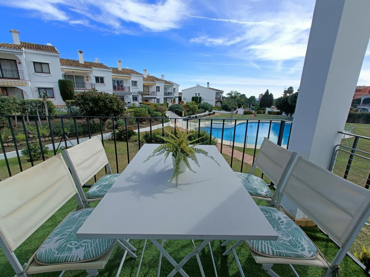 Piso de 2 Dormitorios en venta en Estepona