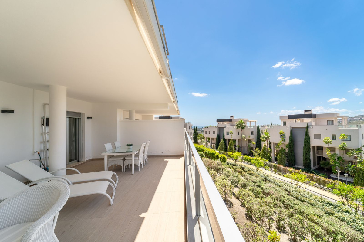Piso de 2 Dormitorios y 2 Baños en venta en Los Arqueros, Benahavís