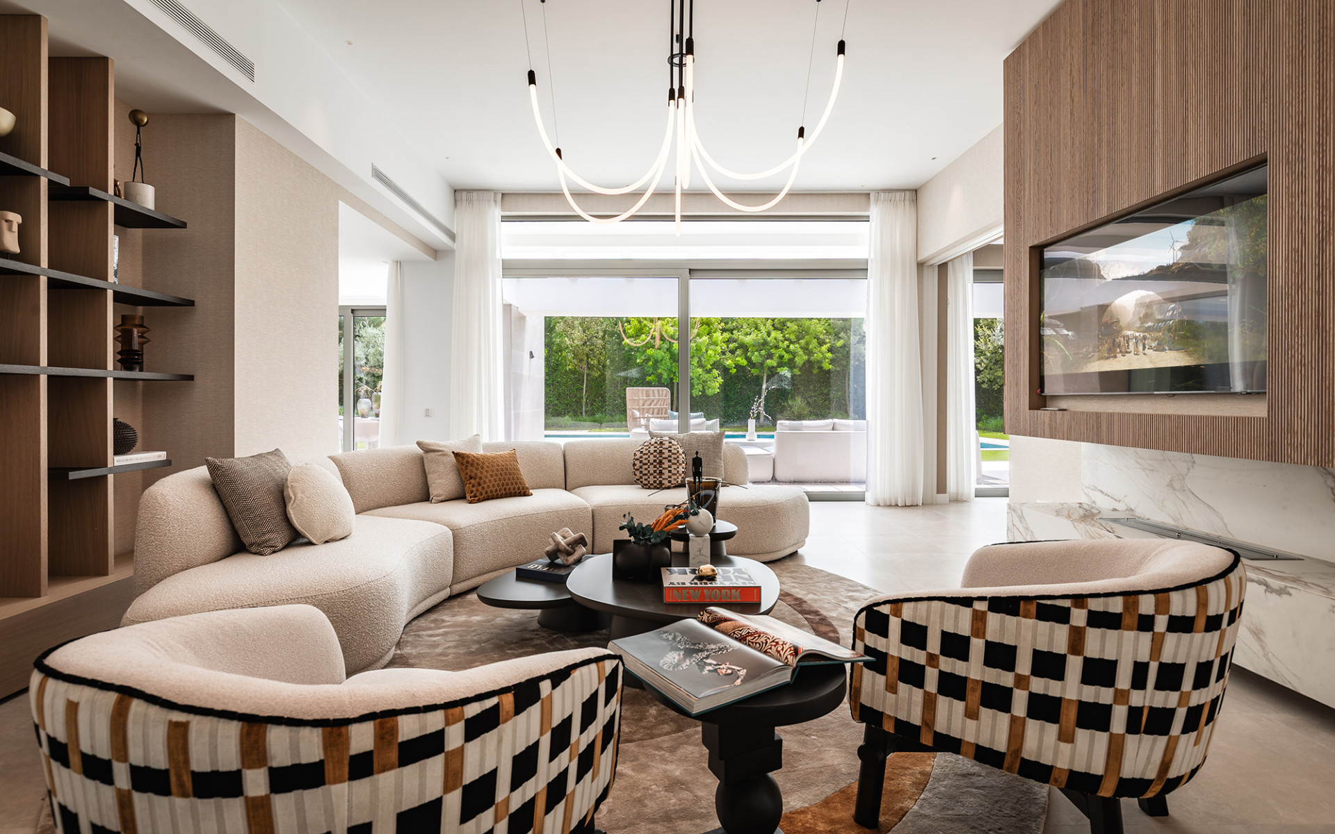 5 спални - Вила за продажба в El Paraiso, Estepona