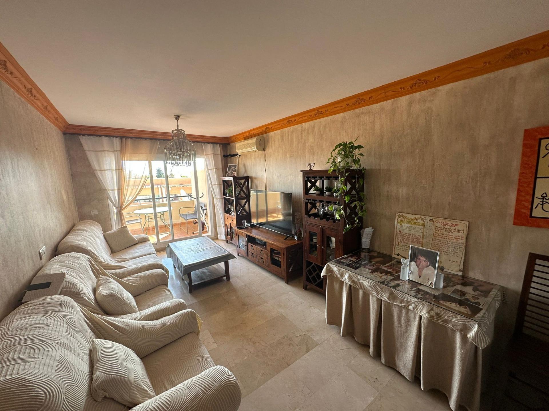 Piso de 3 Dormitorios y 2 Baños en venta en Las Lagunas de Mijas