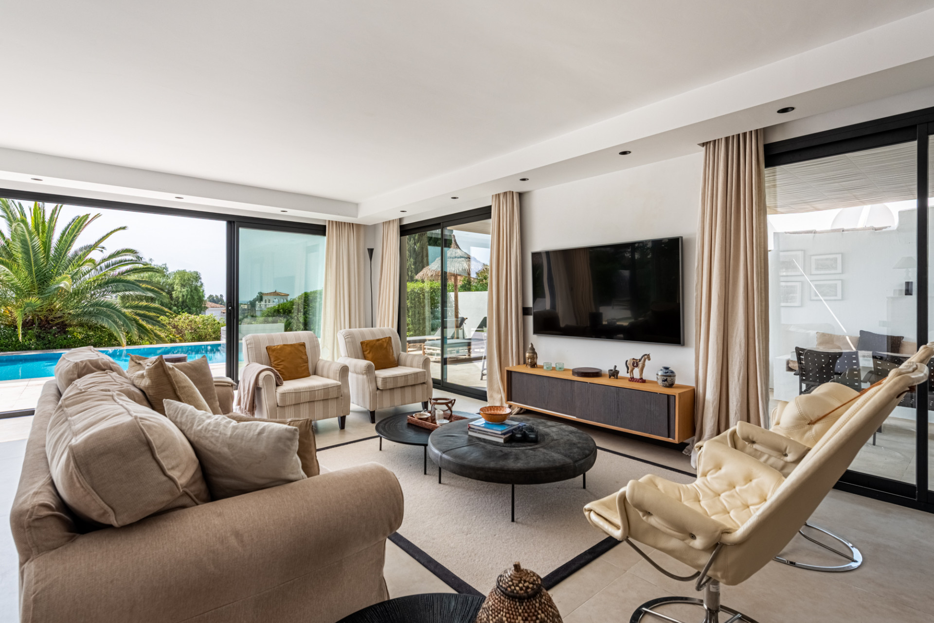 Casa de 4 Dormitorios y 2 Baños en venta en Elviria, Marbella