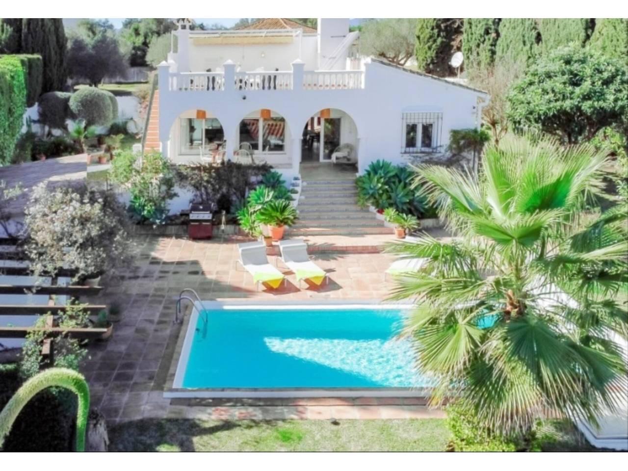 Casa Adosada de 4 Dormitorios y 2 Baños en alquiler vacacional en Nueva Andalucía, Marbella