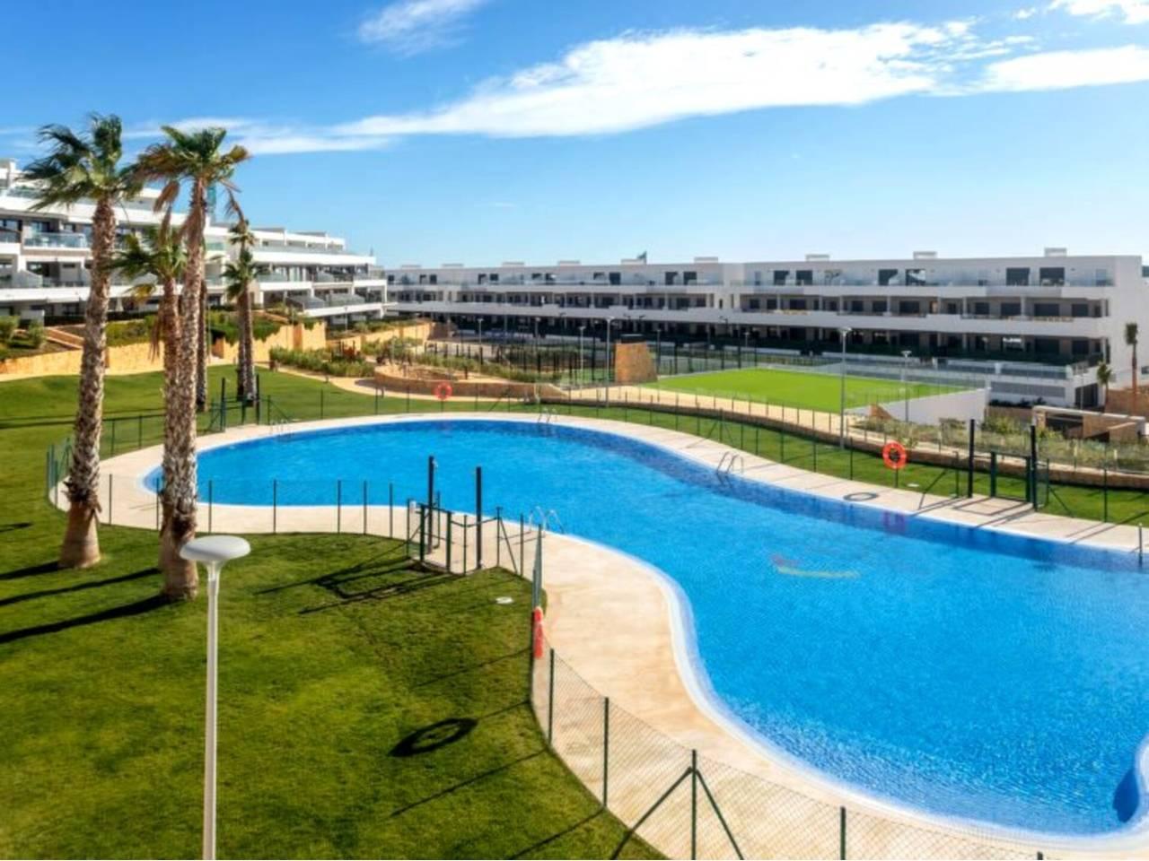 Casa Adosada de 4 Dormitorios en alquiler vacacional en Benidorm Centro Urbano