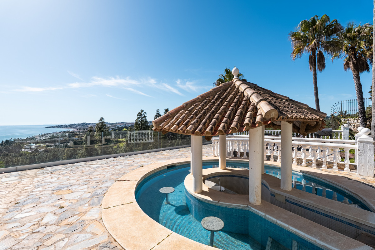 Casa de 5 Dormitorios y 4 Baños en venta en La Cala de Mijas