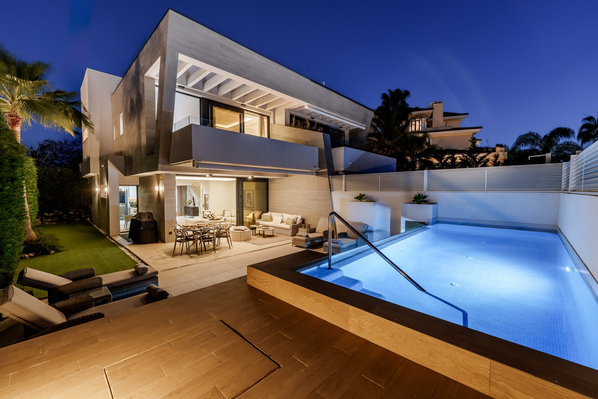 Casa de 5 Dormitorios en venta en Puerto Banús, Marbella