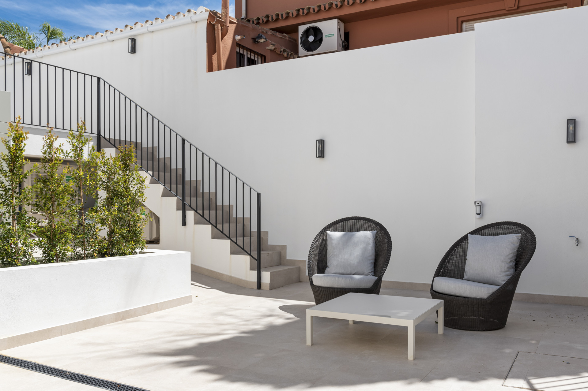 Casa de 5 Dormitorios y 5 Baños en alquiler vacacional en El Rosario, Marbella