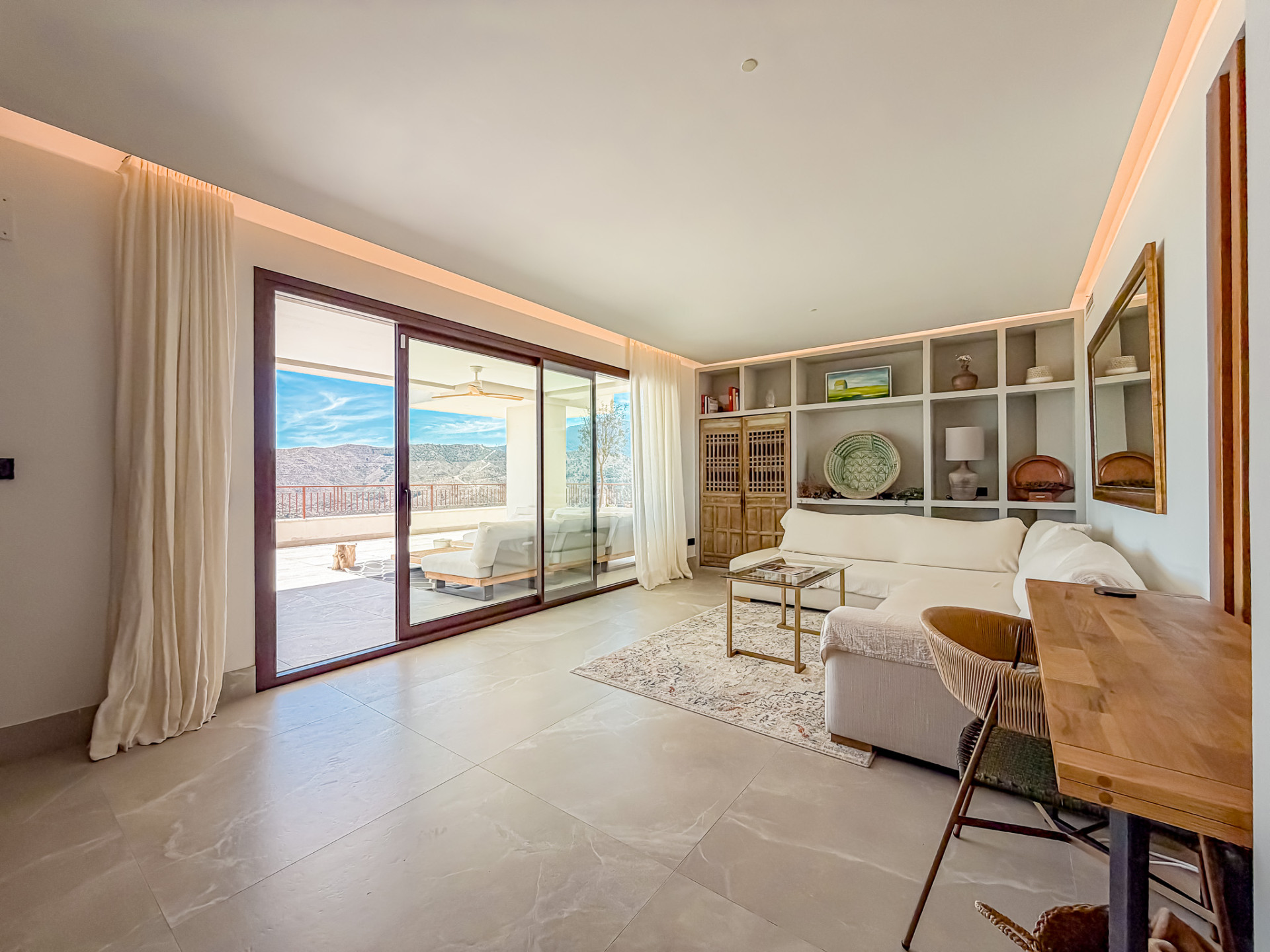 Piso de 3 Dormitorios y 2 Baños en venta en Istán