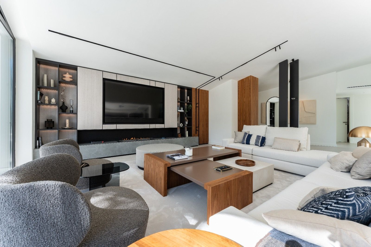 Casa de 5 Dormitorios y 5 Baños en venta en Las Chapas, Marbella